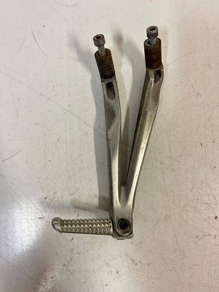 Platine repose pied passager arrière droite Yamaha R1 1000 2007 - 2008